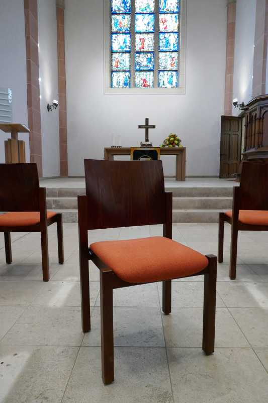 Gemeindestuhl Bonn, Massivholzstapelstuhl